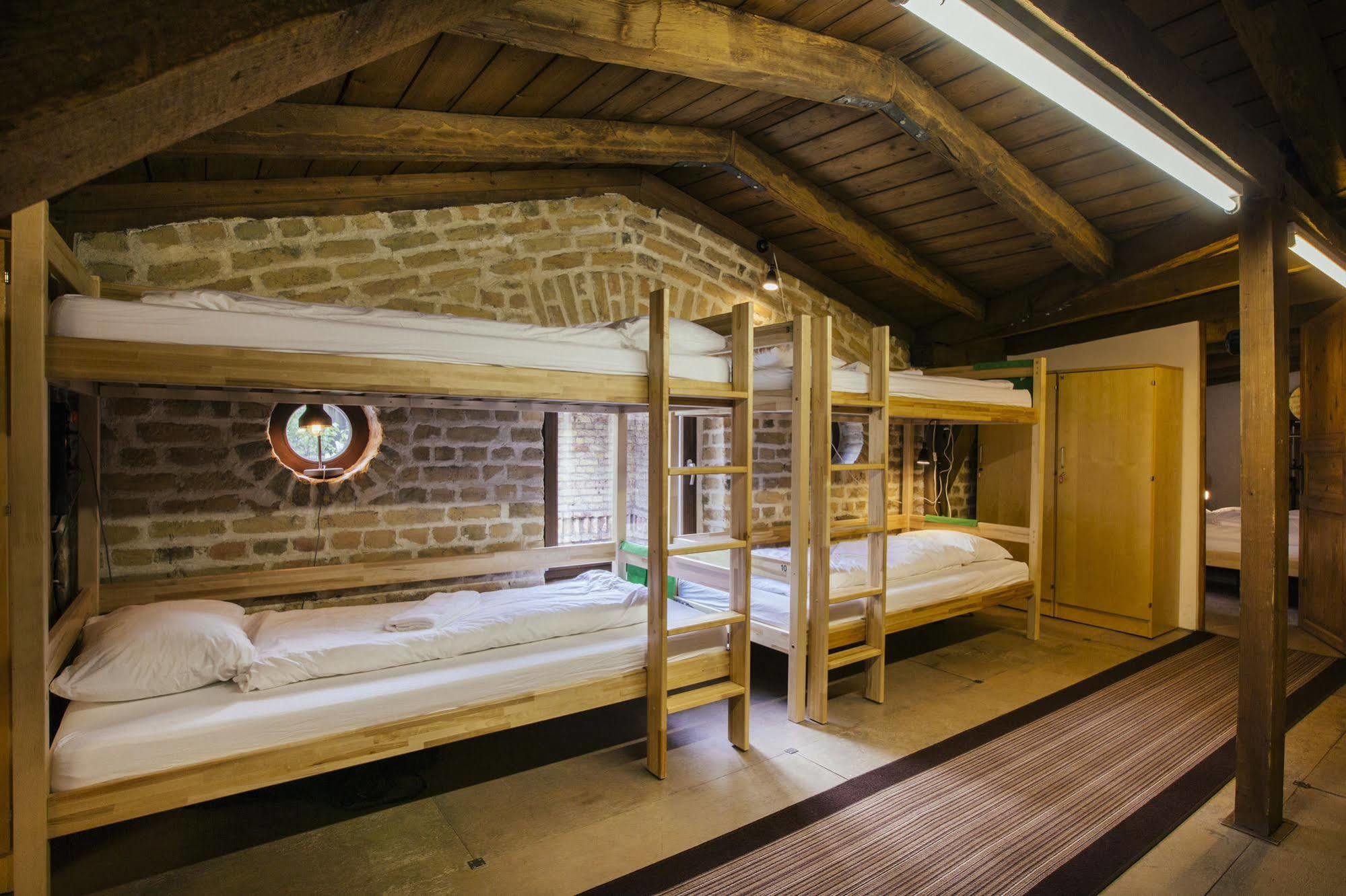 Amalienhof Guesthouse Рига Экстерьер фото